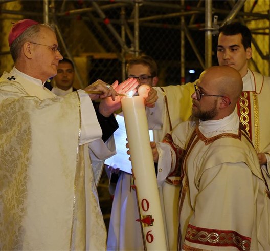 Nadbiskup Kutleša predvodio Vazmeno bdjenje u Zagrebačkoj katedrali